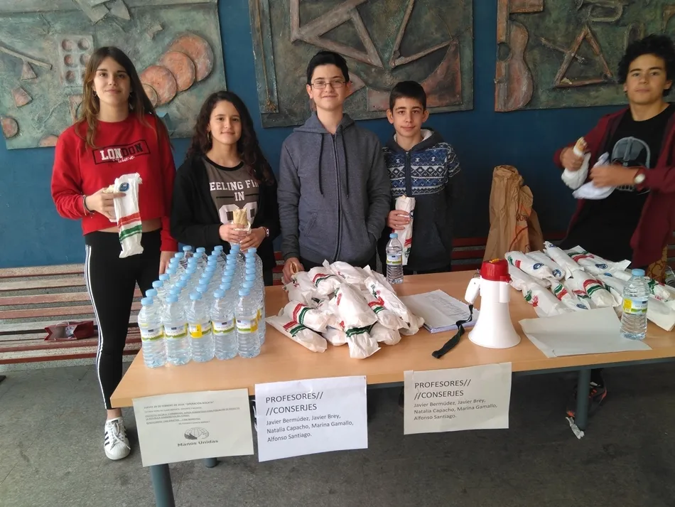 Foto 8 - Bocatas solidarios en el IES Federico Garc&iacute;a Bernalt