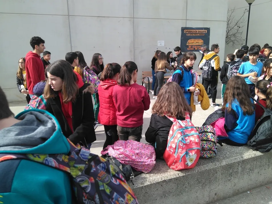 Foto 2 - Bocatas solidarios en el IES Federico Garc&iacute;a Bernalt