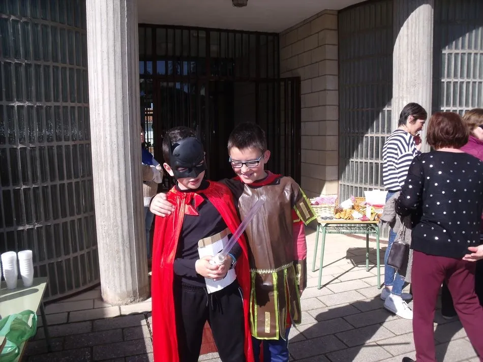 Foto 8 - Los alumnos del colegio celebran el Carnaval con una chocolatada  