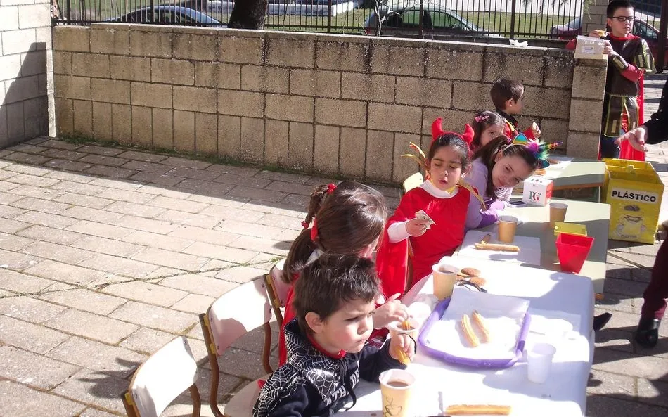 Foto 4 - Los alumnos del colegio celebran el Carnaval con una chocolatada  