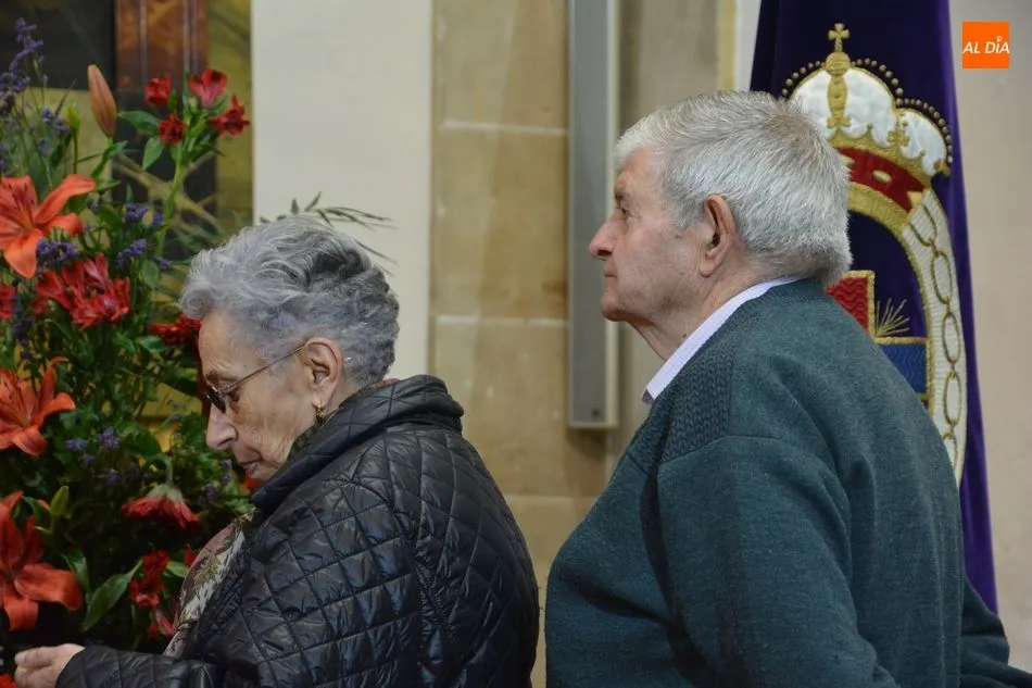 Foto 5 - Colas en la iglesia de San Pablo con motivo del tradicional Besapi&eacute;s a Jes&uacute;s Rescatado