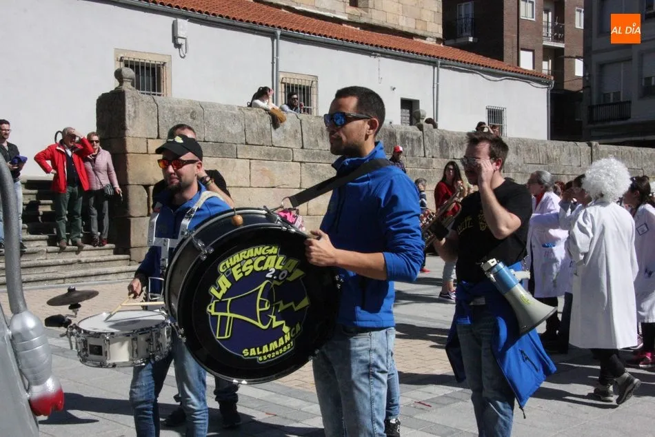 Foto 10 - Los alumnos del CEIP Manuel Moreno Blanco celebran el Carnaval con un sonoro desfile  