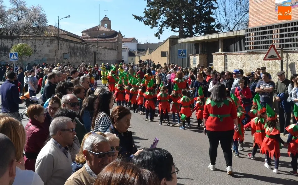Foto 10 - Un cumplea&ntilde;os, un paseo por la historia y un bosque llenan de colorido las calles  