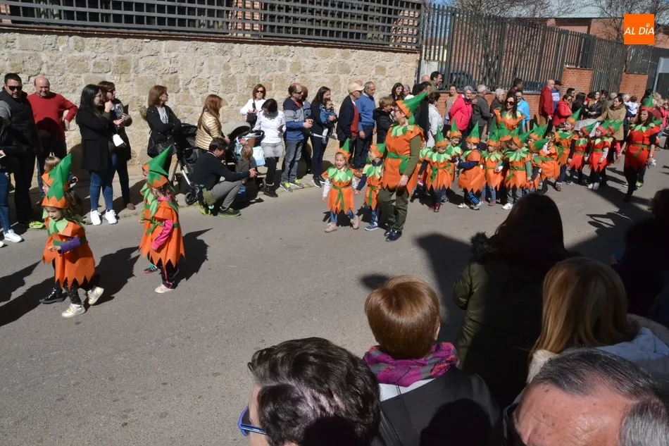 Foto 8 - Un cumplea&ntilde;os, un paseo por la historia y un bosque llenan de colorido las calles  