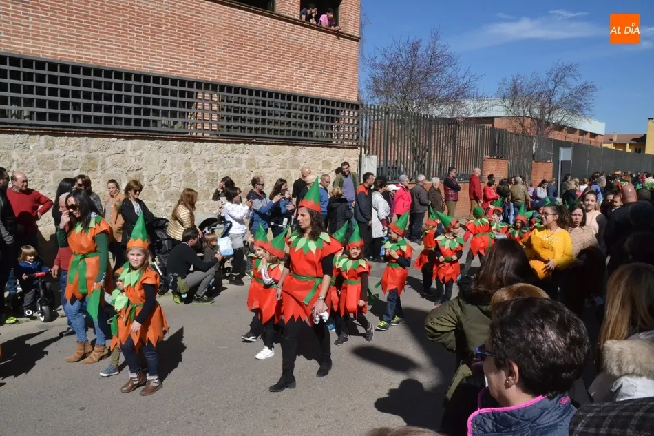 Foto 7 - Un cumplea&ntilde;os, un paseo por la historia y un bosque llenan de colorido las calles  