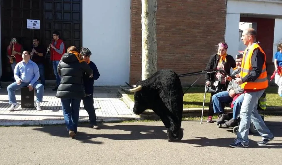 Foto 10 - Asprodes festeja con gran jolgorio la llegada del Carnaval  