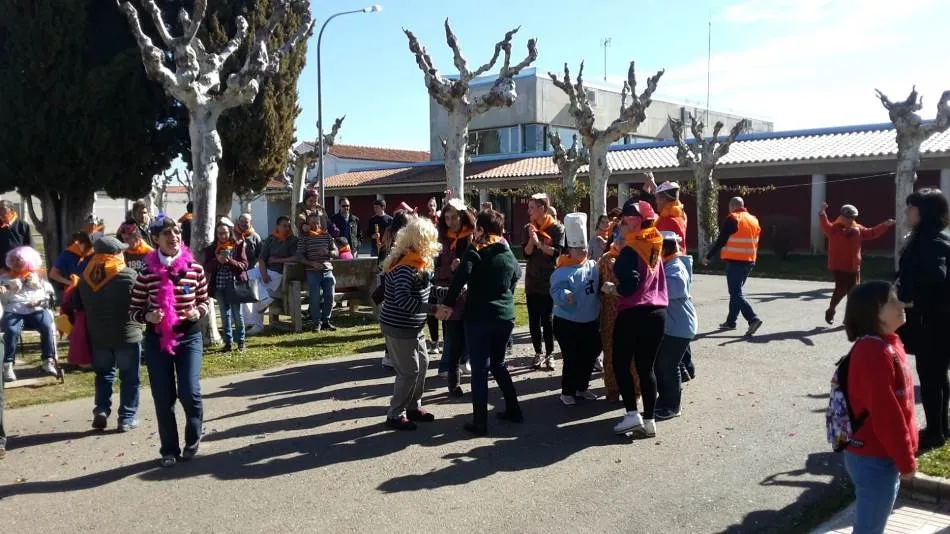 Foto 6 - Asprodes festeja con gran jolgorio la llegada del Carnaval  