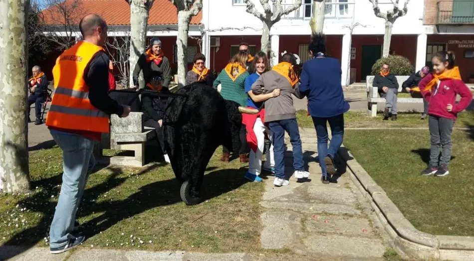 Foto 7 - Asprodes festeja con gran jolgorio la llegada del Carnaval  