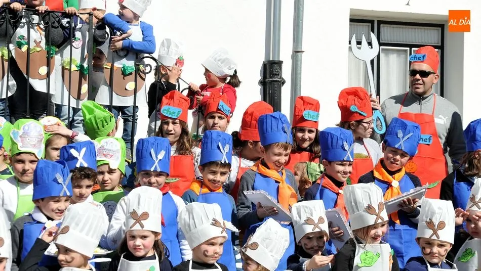 Foto 5 - Peque&ntilde;os cocineros protagonizan el primer desfile de disfraces de los carnavales en Lumbrales