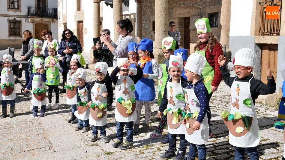 Foto 3 - Peque&ntilde;os cocineros protagonizan el primer desfile de disfraces de los carnavales en Lumbrales