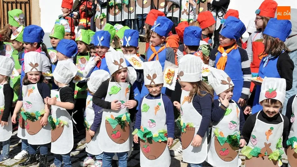 Foto 4 - Peque&ntilde;os cocineros protagonizan el primer desfile de disfraces de los carnavales en Lumbrales