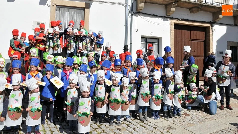 Foto 9 - Peque&ntilde;os cocineros protagonizan el primer desfile de disfraces de los carnavales en Lumbrales