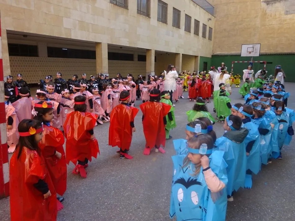 Foto 11 - Vistoso desfile de carnavales de los alumnos de Infantil del Colegio San Juan Bosco