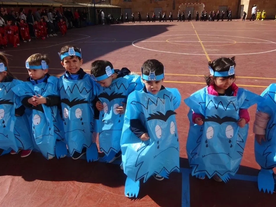 Foto 10 - Vistoso desfile de carnavales de los alumnos de Infantil del Colegio San Juan Bosco