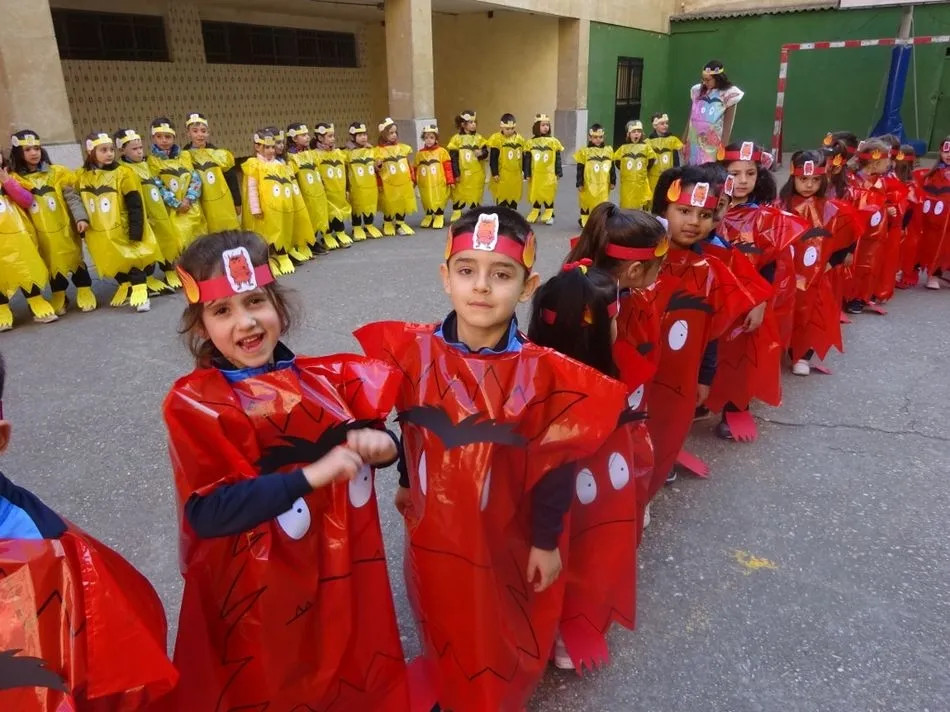 Foto 8 - Vistoso desfile de carnavales de los alumnos de Infantil del Colegio San Juan Bosco