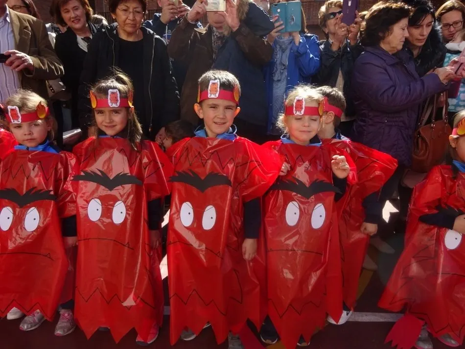 Foto 7 - Vistoso desfile de carnavales de los alumnos de Infantil del Colegio San Juan Bosco