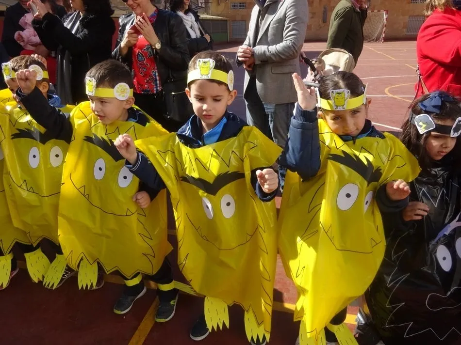 Foto 4 - Vistoso desfile de carnavales de los alumnos de Infantil del Colegio San Juan Bosco