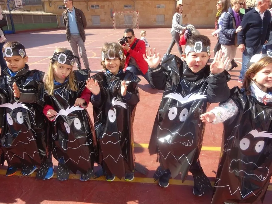 Foto 3 - Vistoso desfile de carnavales de los alumnos de Infantil del Colegio San Juan Bosco
