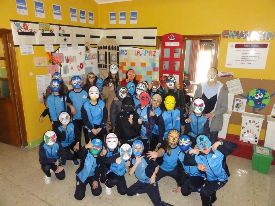 Foto 2 - Vistoso desfile de carnavales de los alumnos de Infantil del Colegio San Juan Bosco
