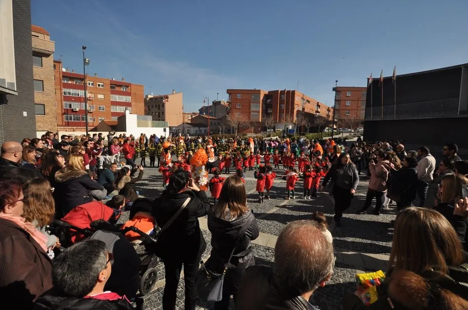 Foto 2 - Alrededor de 120 ni&ntilde;os del colegio Miguel Hern&aacute;ndez protagonizan una exhibici&oacute;n de Carnaval en...