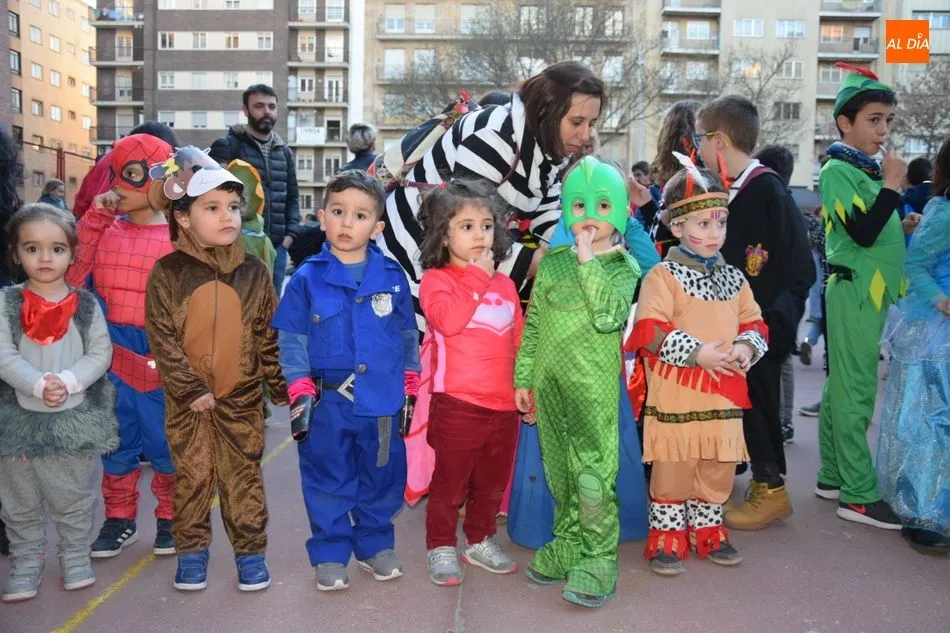 Foto 11 - El Colegio Padre Manj&oacute;n vive una divertida y colorida fiesta de Carnaval