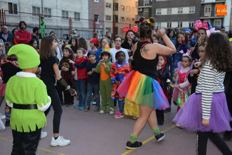Foto 8 - El Colegio Padre Manj&oacute;n vive una divertida y colorida fiesta de Carnaval