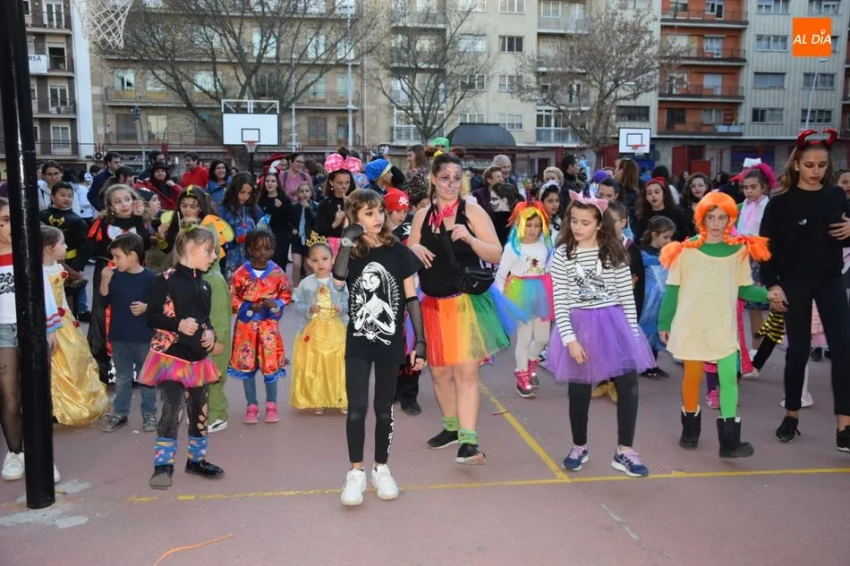 Foto 6 - El Colegio Padre Manj&oacute;n vive una divertida y colorida fiesta de Carnaval