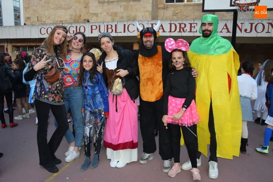 Foto 3 - El Colegio Padre Manj&oacute;n vive una divertida y colorida fiesta de Carnaval