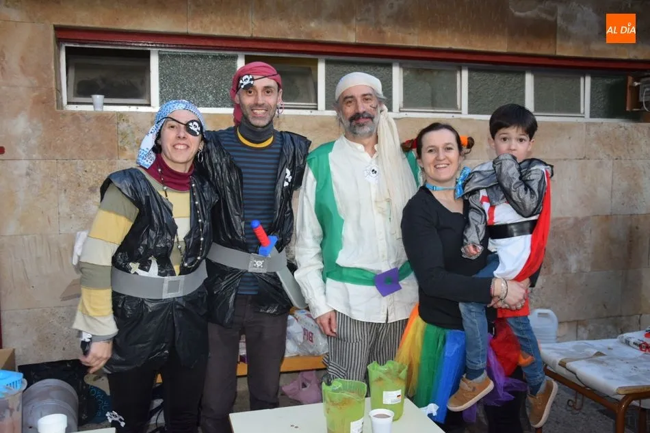 Foto 2 - El Colegio Padre Manj&oacute;n vive una divertida y colorida fiesta de Carnaval