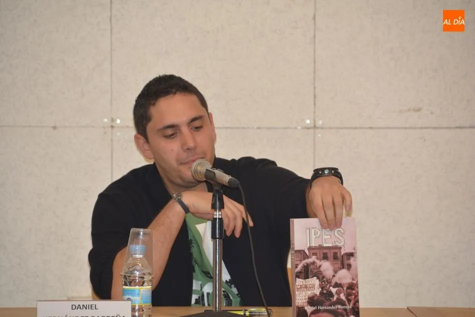 Foto 8 - Daniel Hern&aacute;ndez Barre&ntilde;a rescata en su novela &lsquo;IPES&rsquo; los sucesos de 1987 en Aldead&aacute;vila  