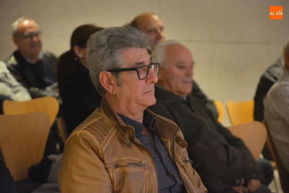 Foto 6 - Daniel Hern&aacute;ndez Barre&ntilde;a rescata en su novela &lsquo;IPES&rsquo; los sucesos de 1987 en Aldead&aacute;vila  