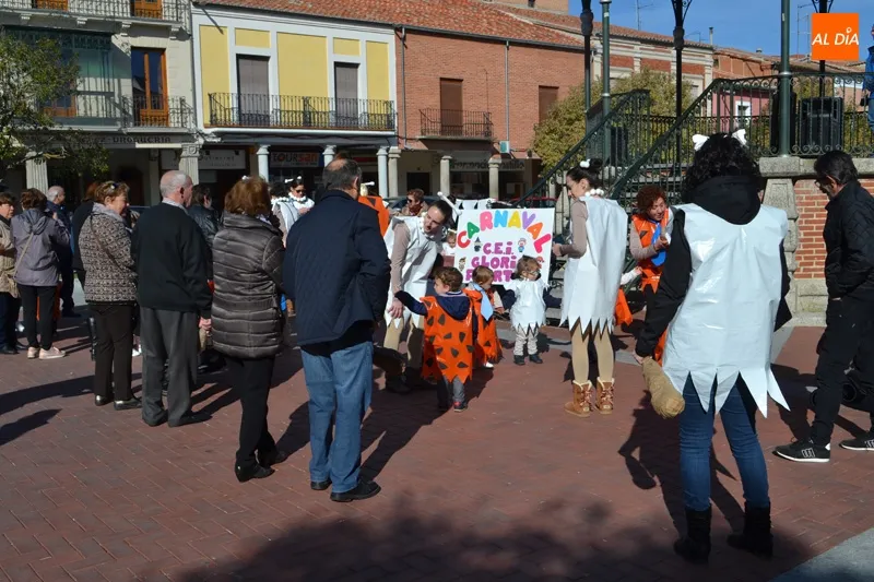 Foto 8 - El Carnaval llega en forma de original desfile al CEIP Gloria Fuertes