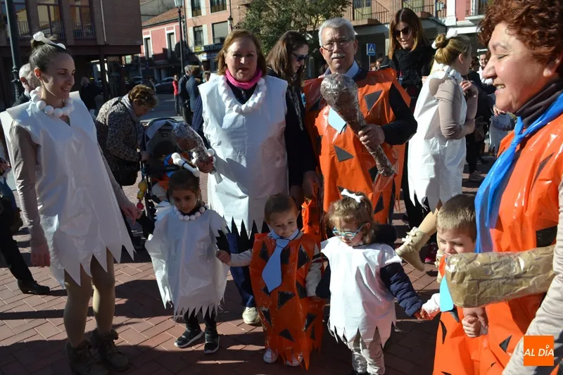 Foto 2 - El Carnaval llega en forma de original desfile al CEIP Gloria Fuertes