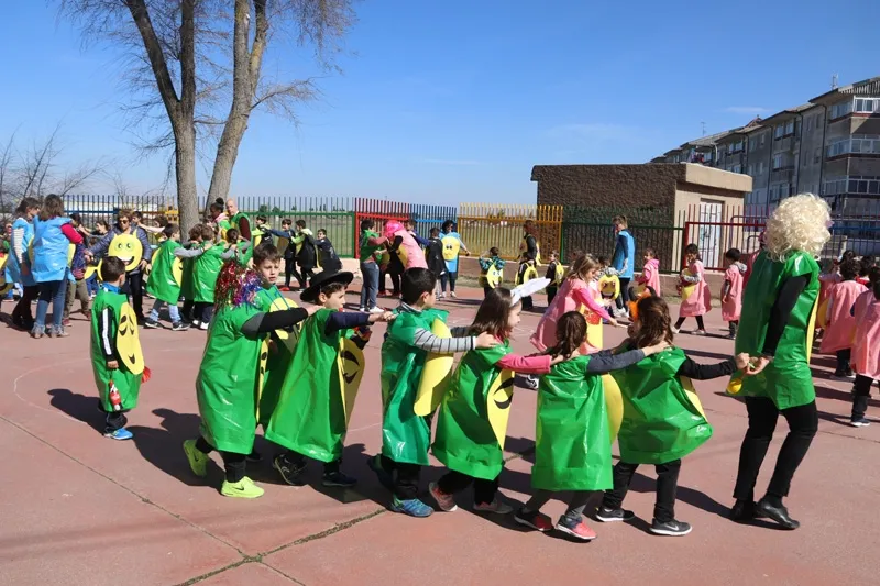 Foto 3 - El Colegio Severiano Montero lleva a las calles su divertido Carnaval