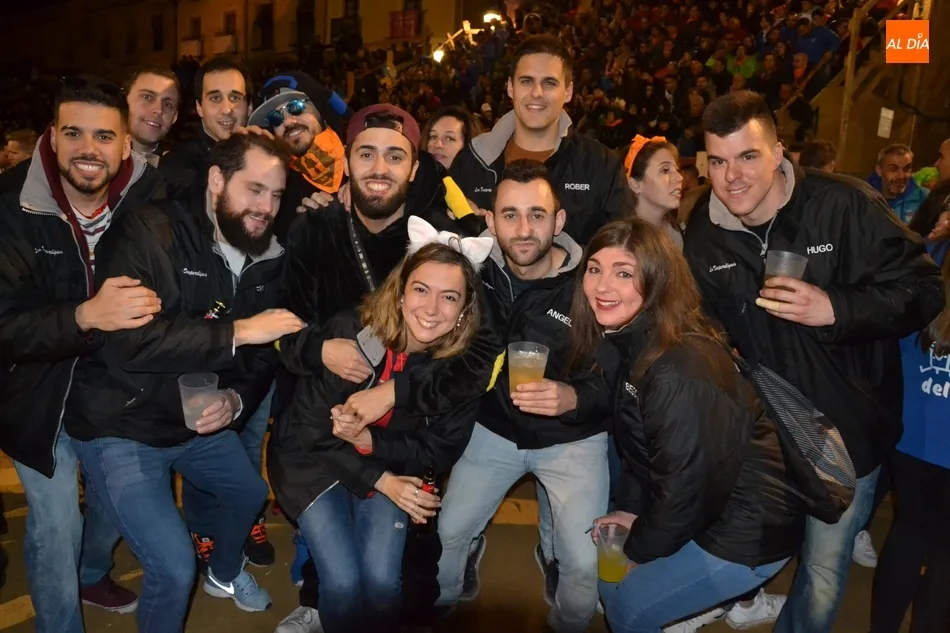Foto 10 - La concurrid&iacute;sima primera capea nocturna se salda sin heridos pese a los momentos de peligro...