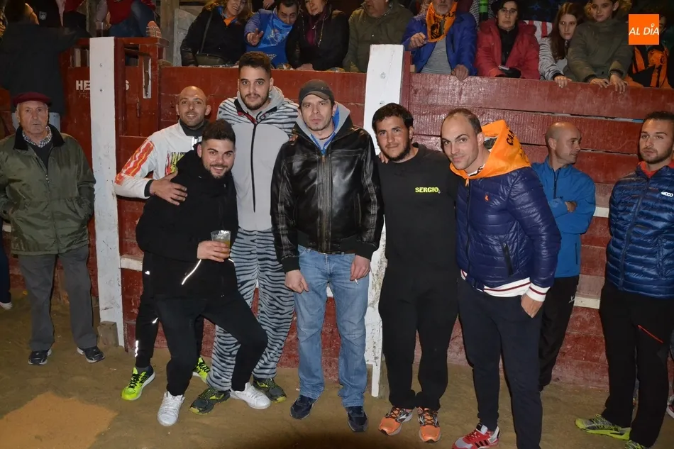 Foto 6 - La concurrid&iacute;sima primera capea nocturna se salda sin heridos pese a los momentos de peligro...
