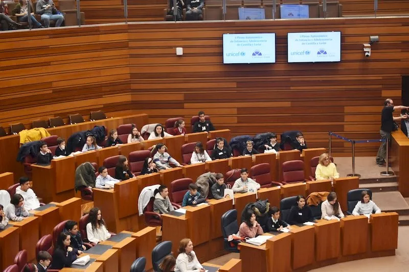 Foto 7 - Los ni&ntilde;os de Carbajosa participan en el I pleno auton&oacute;mico de Infancia y Adolescencia de Castilla ...