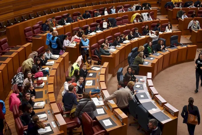 Foto 5 - Los ni&ntilde;os de Carbajosa participan en el I pleno auton&oacute;mico de Infancia y Adolescencia de Castilla ...