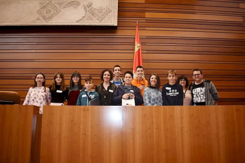 Foto 3 - Los ni&ntilde;os de Carbajosa participan en el I pleno auton&oacute;mico de Infancia y Adolescencia de Castilla ...