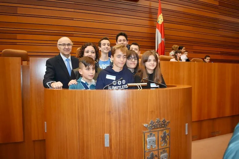 Foto 2 - Los ni&ntilde;os de Carbajosa participan en el I pleno auton&oacute;mico de Infancia y Adolescencia de Castilla ...