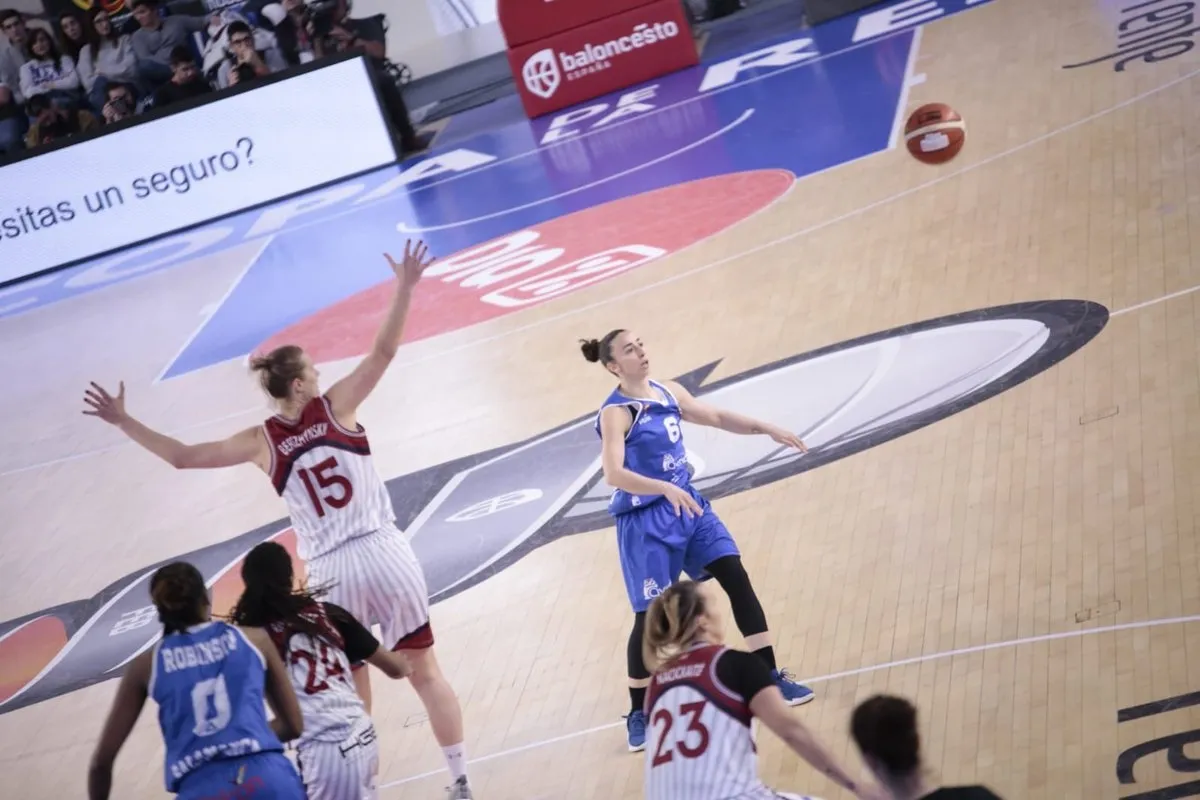 Foto 8 - Perfumer&iacute;as Avenida se planta en la final metiendo miedo frente al Gernika (74-46)
