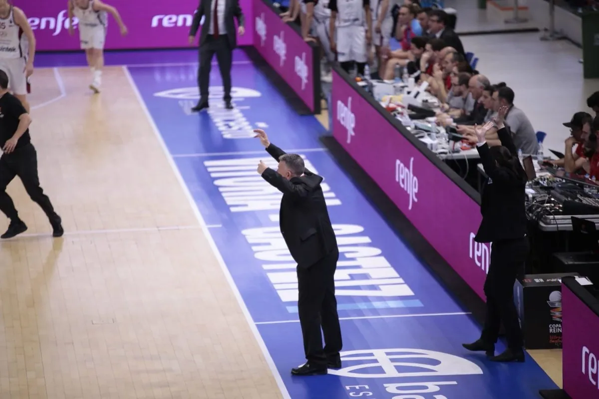 Foto 6 - Perfumer&iacute;as Avenida se planta en la final metiendo miedo frente al Gernika (74-46)