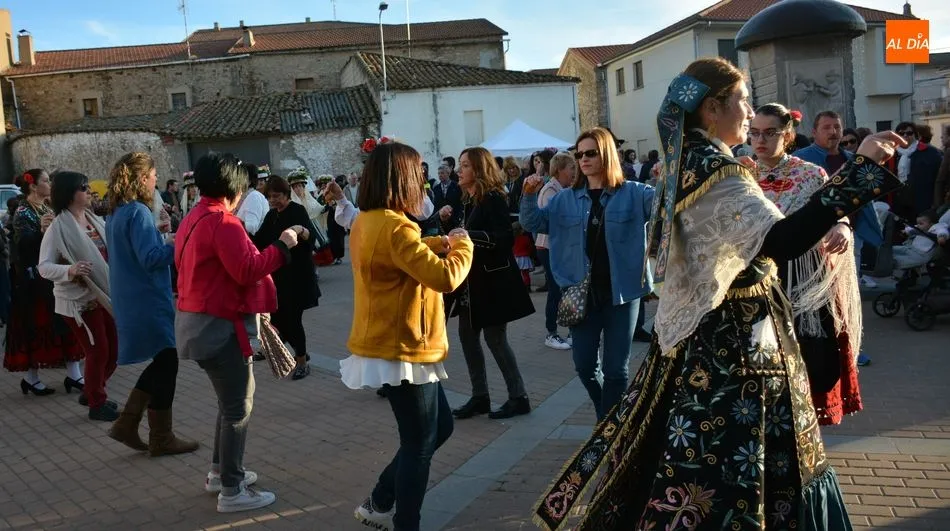Foto 4 - La tradicional fiesta de Los Barrios ofrece una gran tarde de folclore en Lumbrales