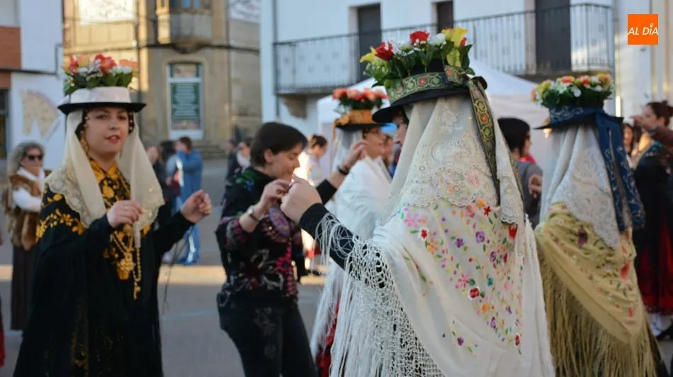 Foto 2 - La tradicional fiesta de Los Barrios ofrece una gran tarde de folclore en Lumbrales