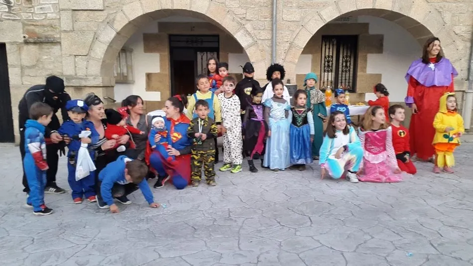 En Barruecopardo celebran el Carnaval con un picnic en la Plaza  