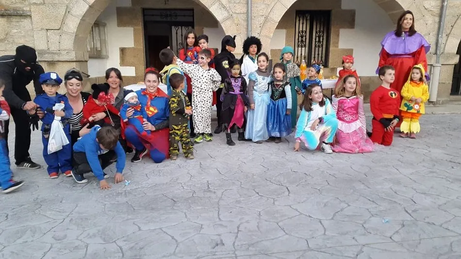 Foto 5 - En Barruecopardo celebran el Carnaval con un picnic en la Plaza  