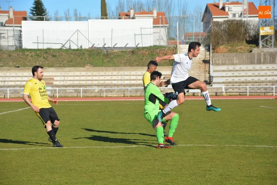 Foto 10 - El Salamanca UDS &lsquo;B&rsquo; se afianza en el liderato de la Regional de Aficionados