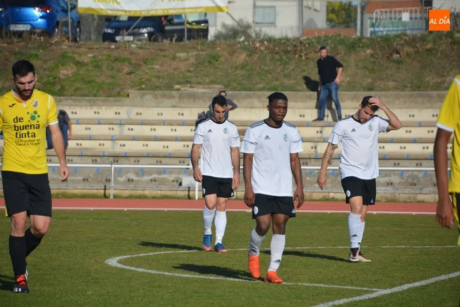 Foto 8 - El Salamanca UDS &lsquo;B&rsquo; se afianza en el liderato de la Regional de Aficionados