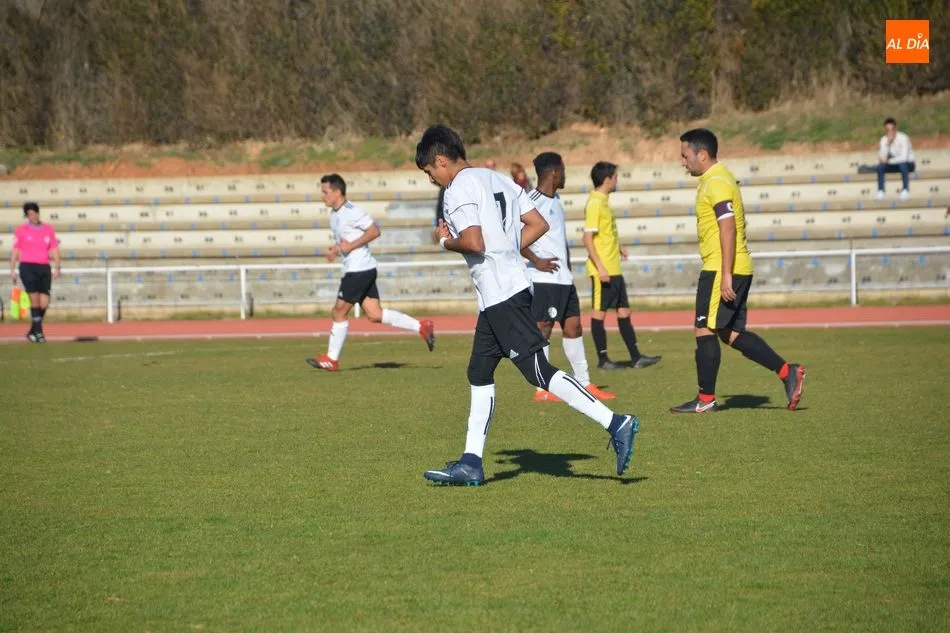 Foto 4 - El Salamanca UDS &lsquo;B&rsquo; se afianza en el liderato de la Regional de Aficionados