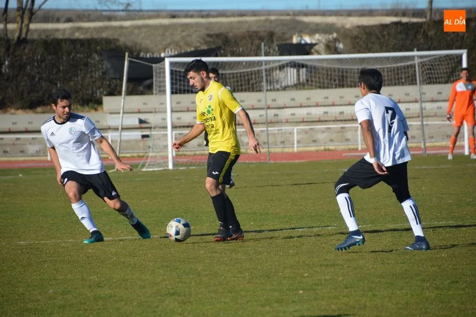 Foto 3 - El Salamanca UDS &lsquo;B&rsquo; se afianza en el liderato de la Regional de Aficionados